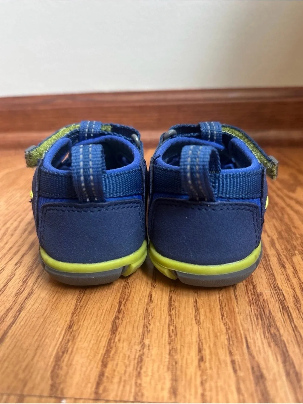 KEEN CNX Seacamp Sandals Boys Size 9 Blue/Green